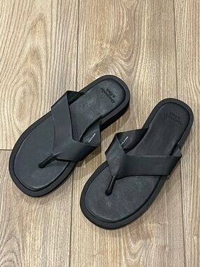 Abercrombie Black Platform Flip Flops